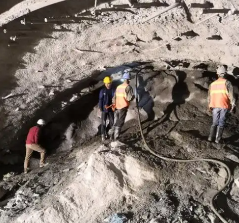 绥江拱顶带模注浆料的施工流程及注意事项
